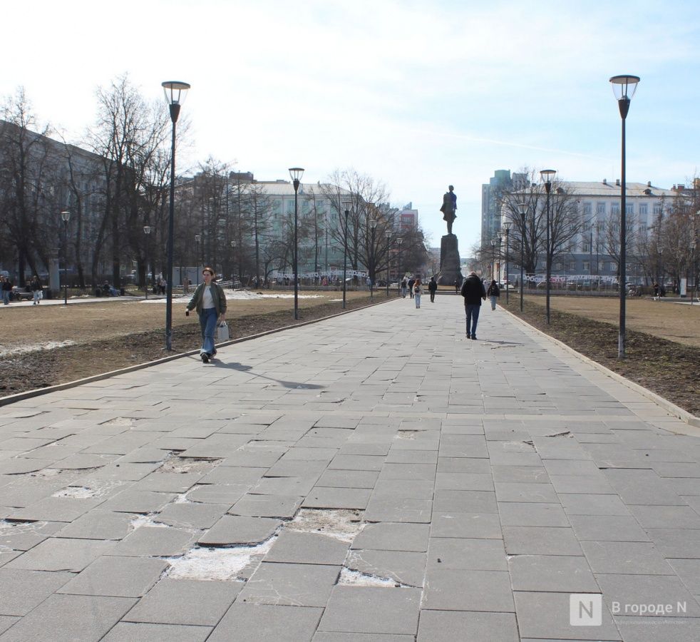 Брусчатка в центре Нижнего Новгорода снова разрушается  - фото 1