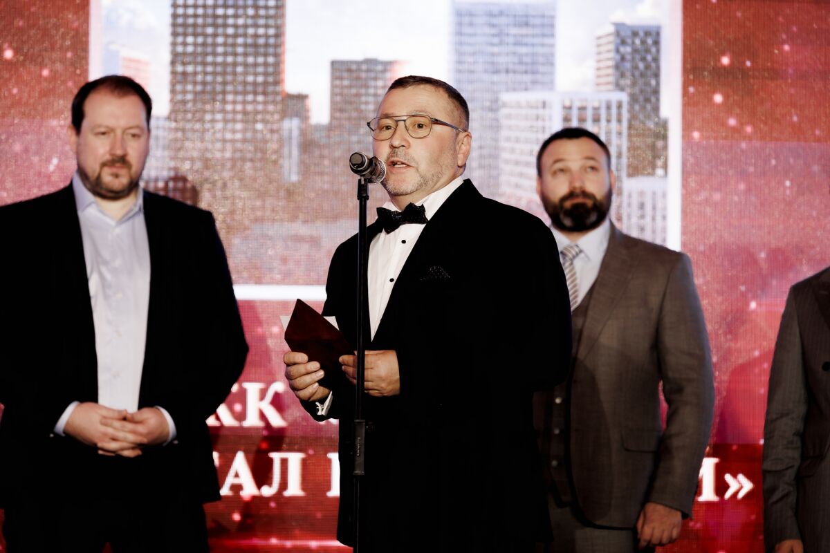 В лучах софитов, под гул аплодисментов: 14 девелоперов получили премию «Искусство строить — 2025» в Нижнем Новгороде - фото 5