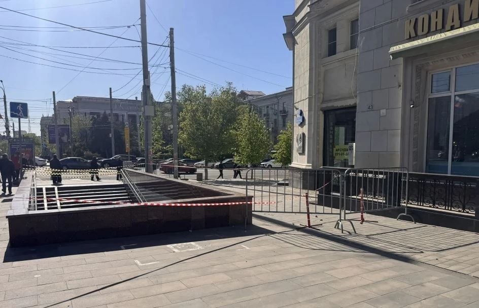 На Большой Садовой в Ростове рухнул шпиль ротонды - фото 1