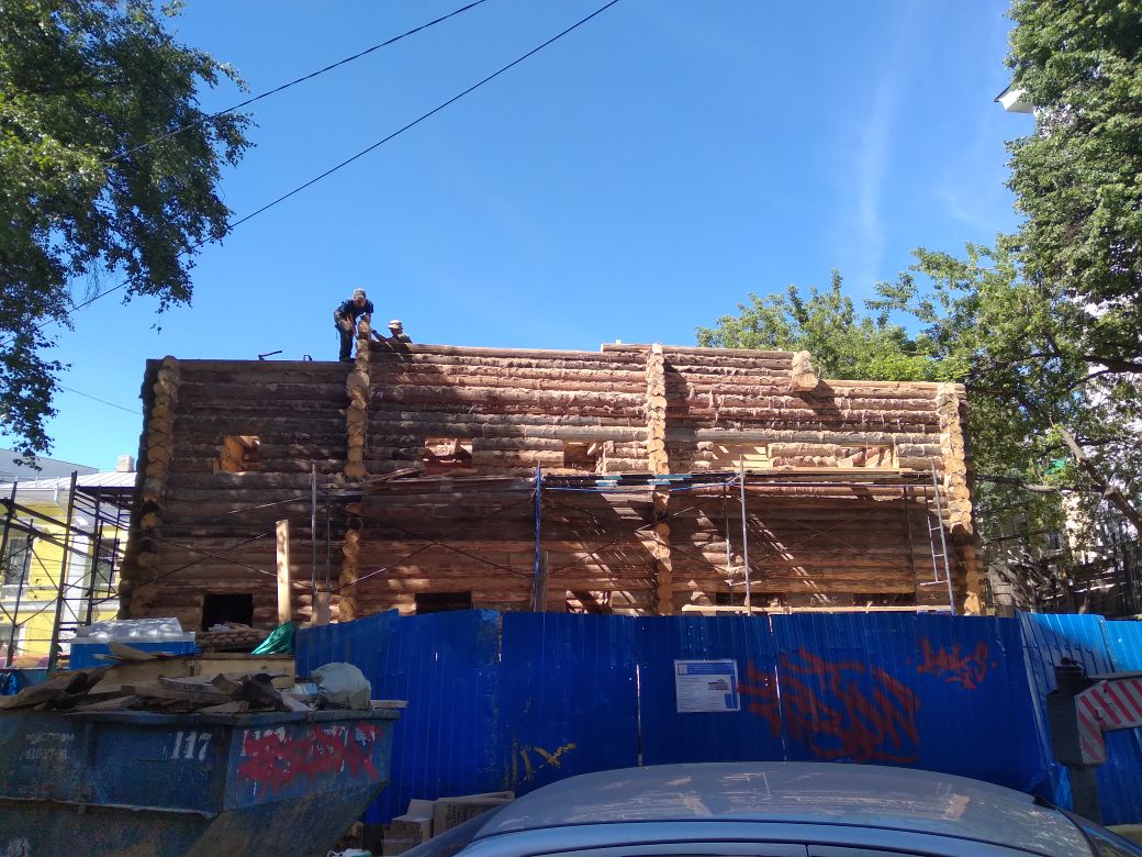 Исторический сруб «дома Щелокова» при реставрации удалось сохранить на треть - фото 1