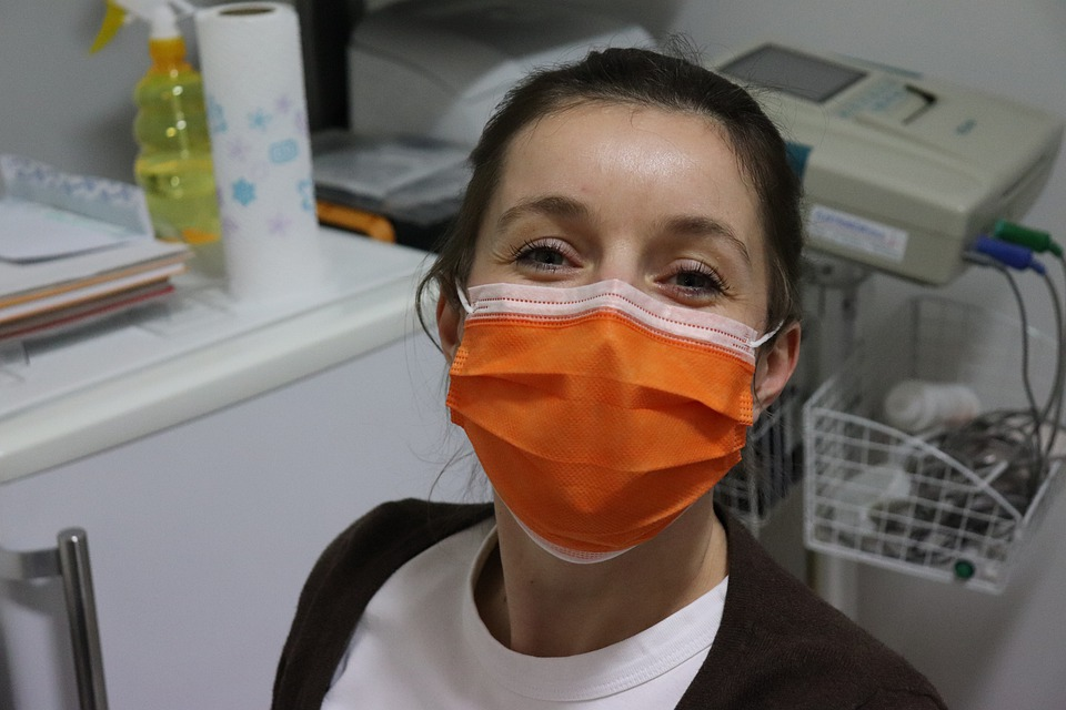 В медицинских учреждениях Нижегородской области снова стало обязательным ношение масок - фото 1