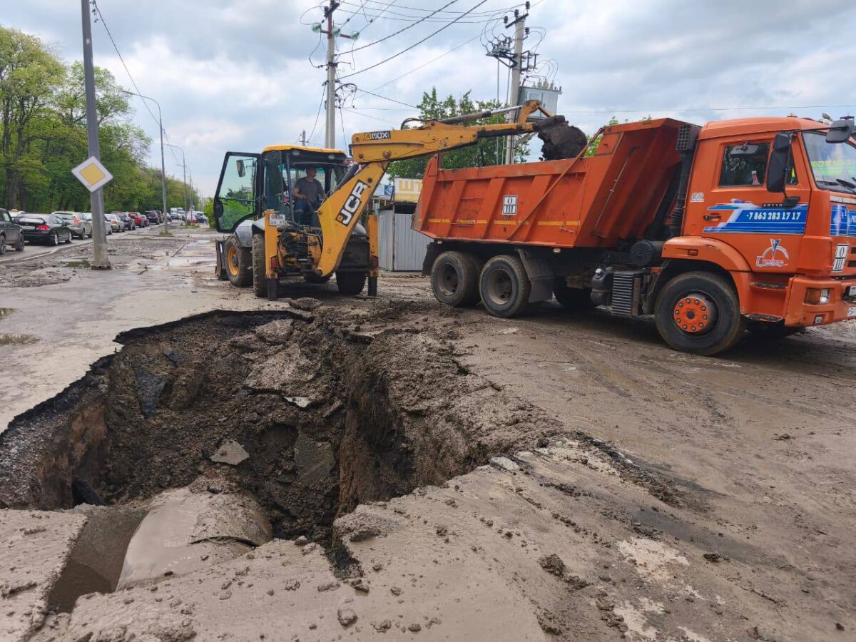 Порыв на водопроводе произошел по ул. Каскадной в Ростове - Фото 1